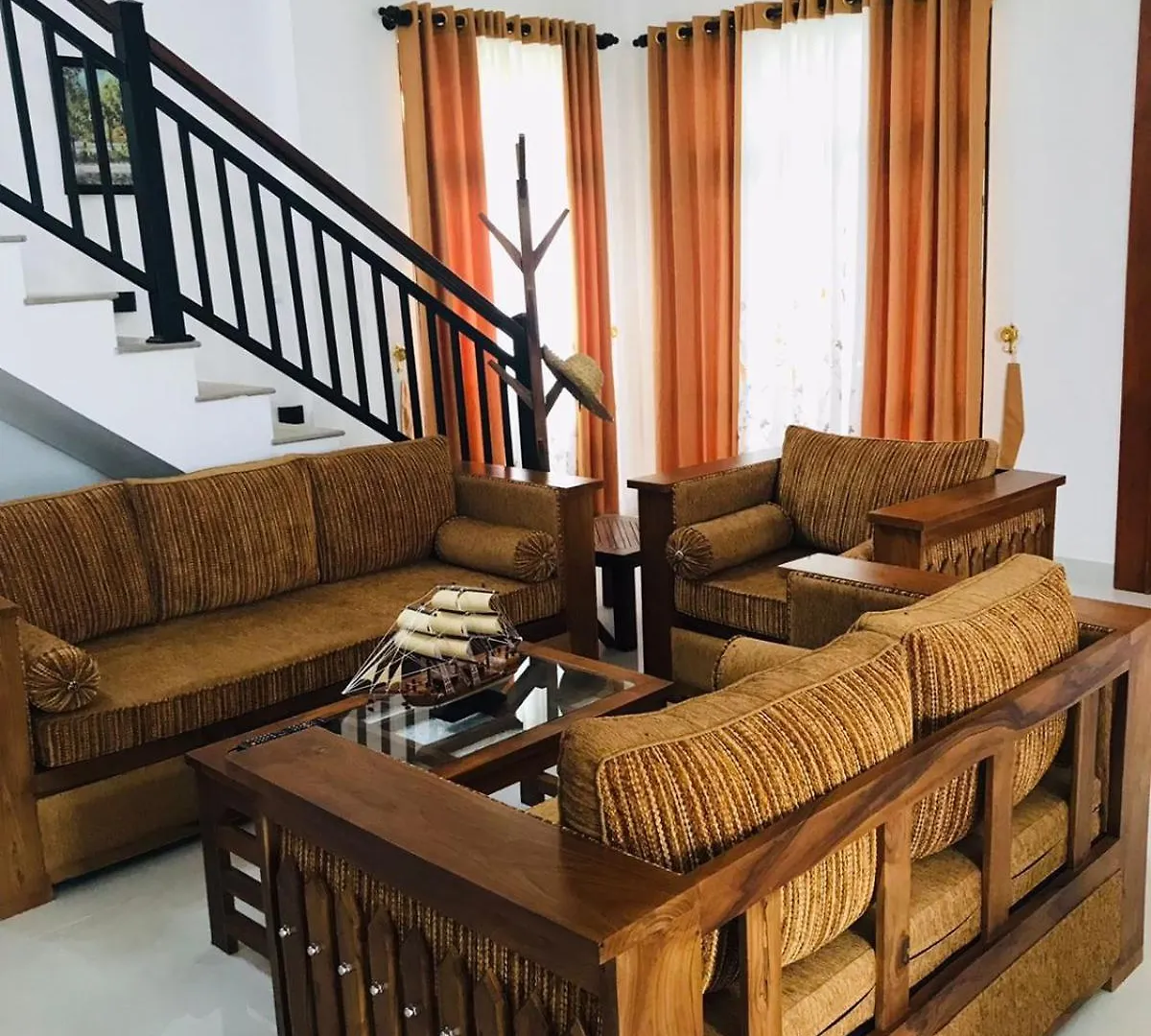Sri White Villa Airport Boutique Hotel Katunayaka 0*,