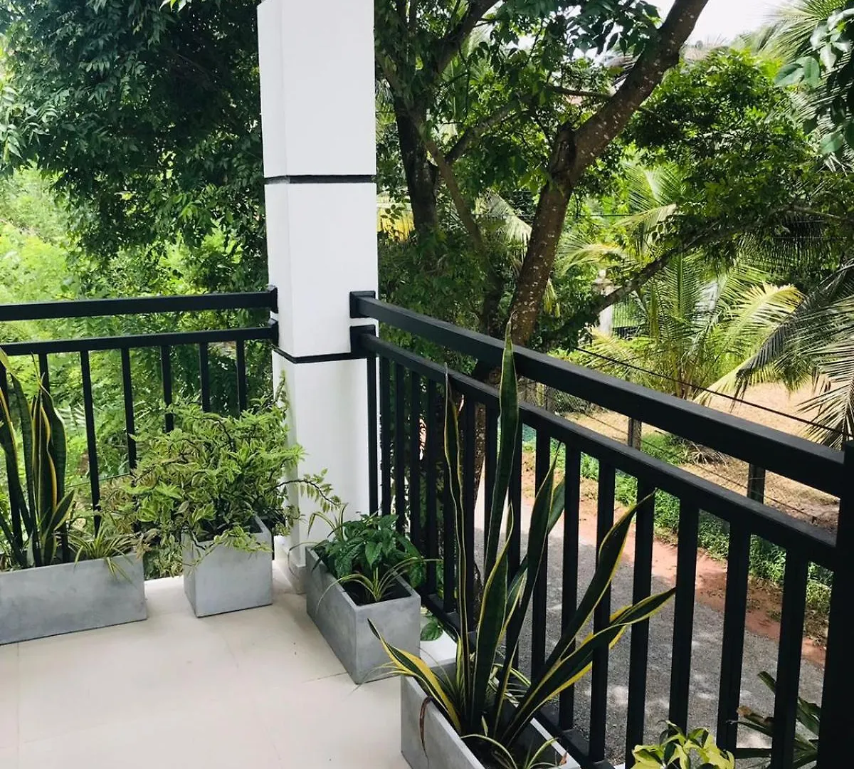 Sri White Villa Airport Boutique Hotel Katunayake