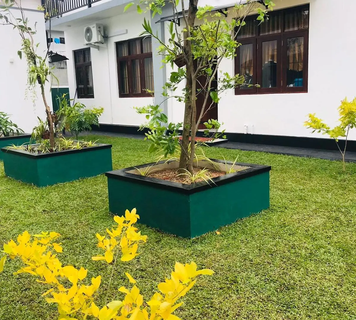 Sri White Villa Airport Boutique Hotel Katunayake
