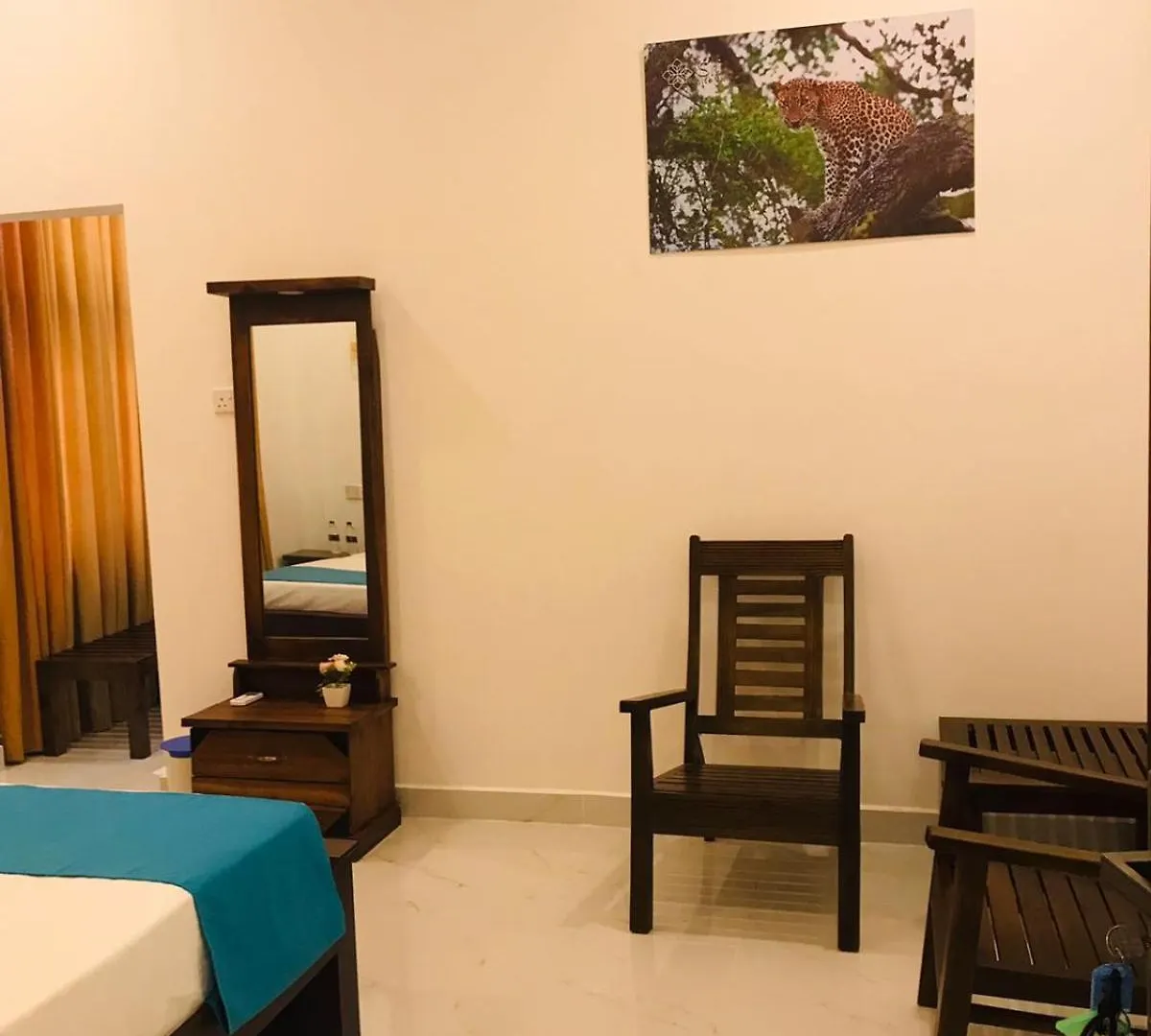 Sri White Villa Airport Boutique Hotel Katunayake Guest house