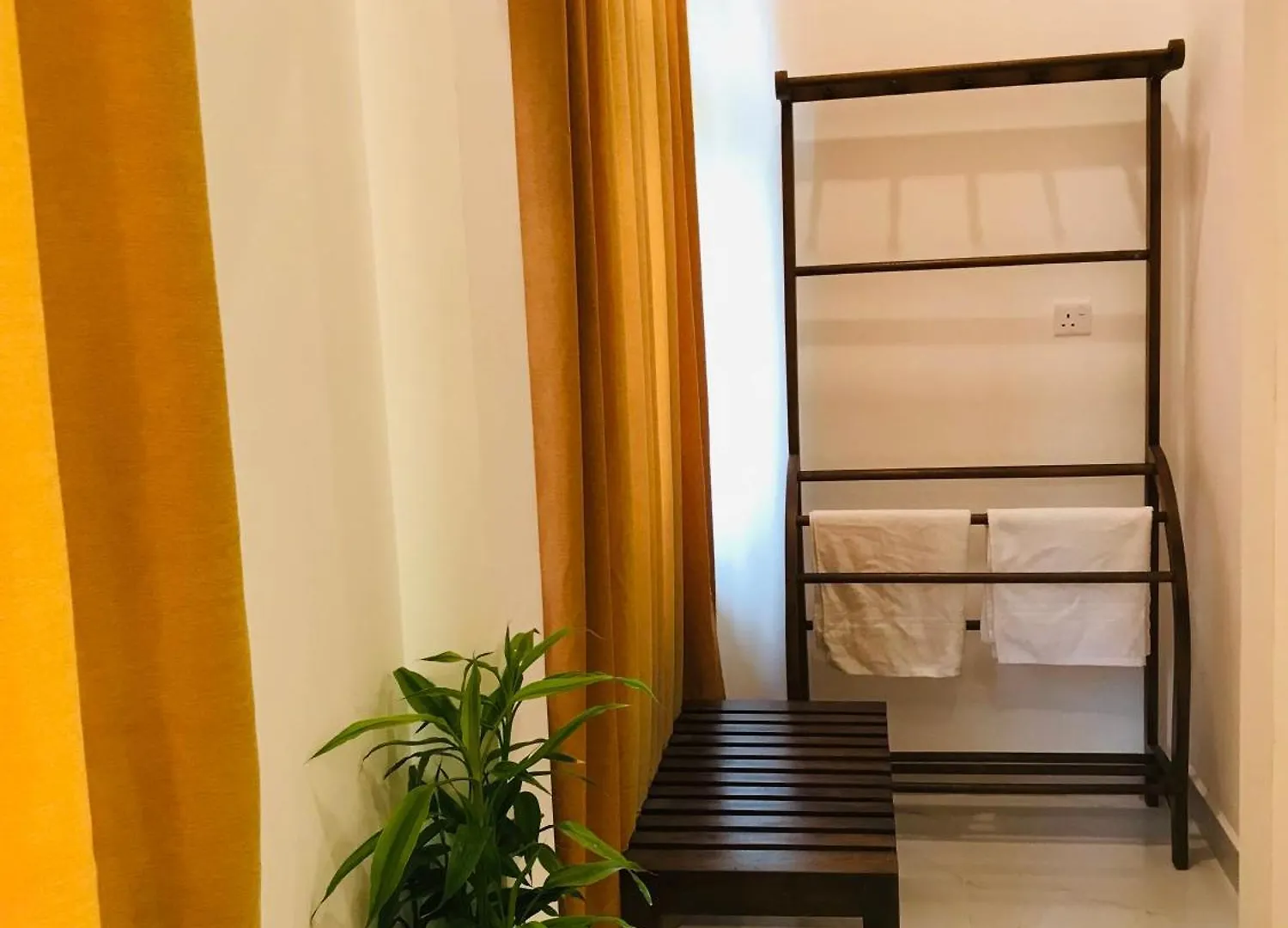 Sri White Villa Airport Boutique Hotel Katunayake Guest house