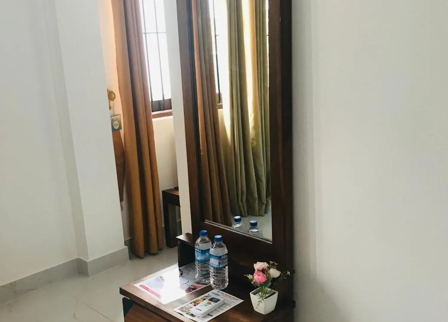 Guest house Sri White Villa Airport Boutique Hotel Katunayake Sri Lanka