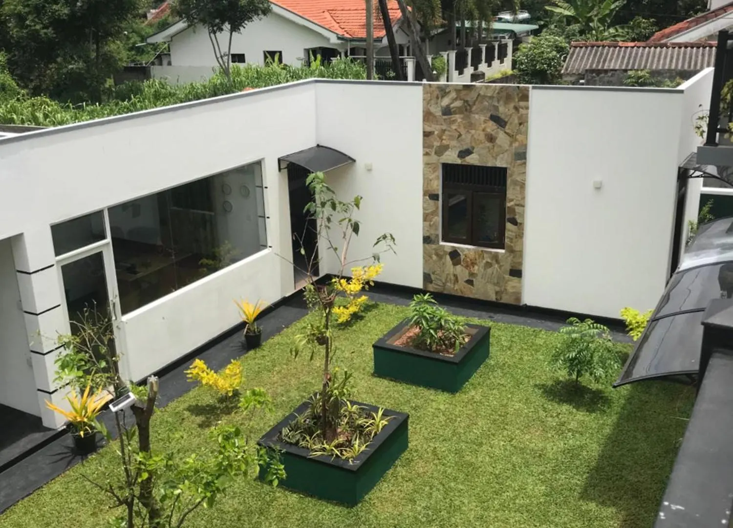 Guest house Sri White Villa Airport Boutique Hotel Katunayake Sri Lanka