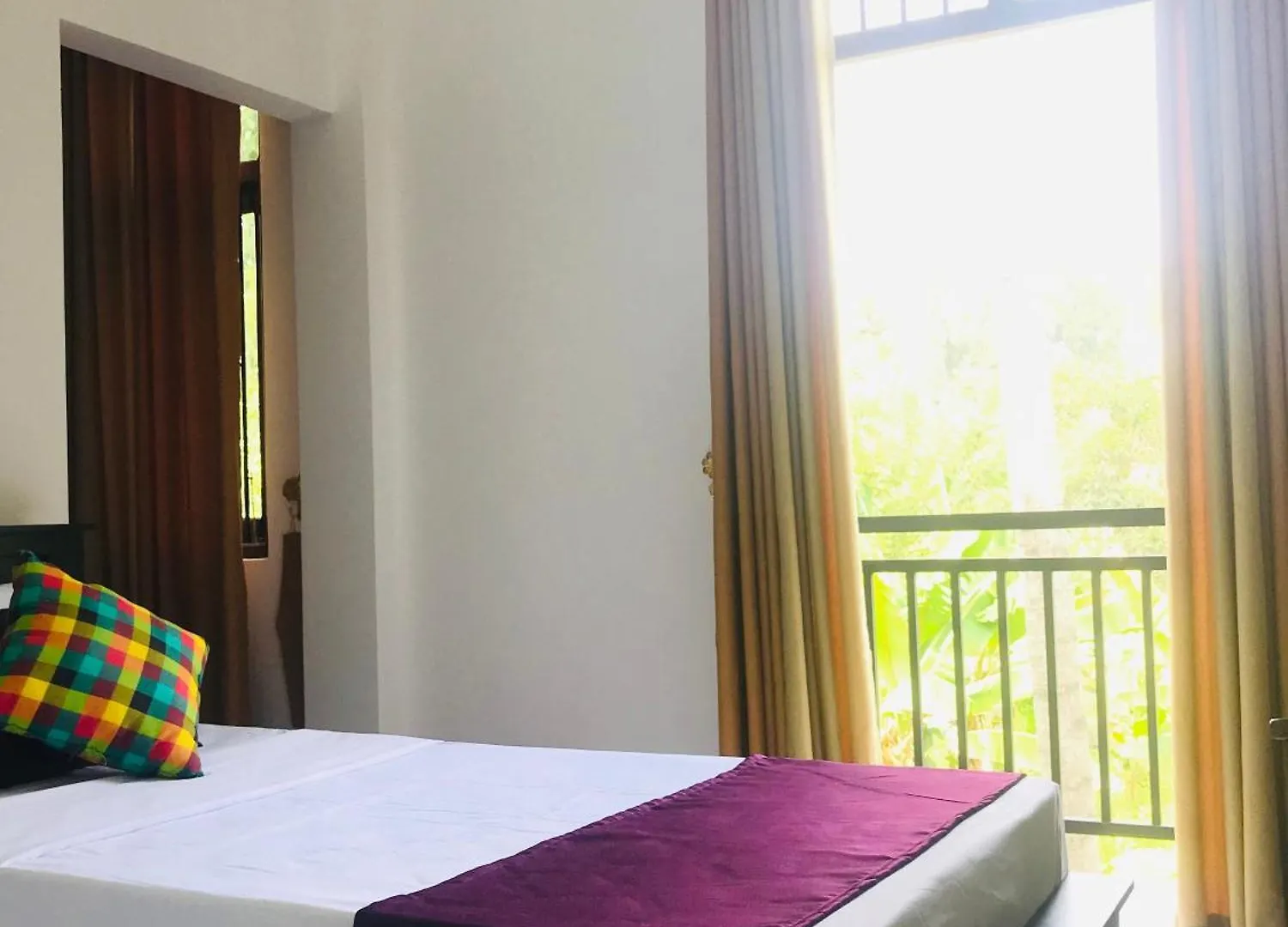 Sri White Villa Airport Boutique Hotel Katunayake