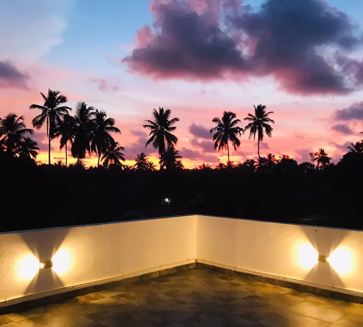 Sri White Villa Airport Boutique Hotel Katunayake 0*,  Sri Lanka
