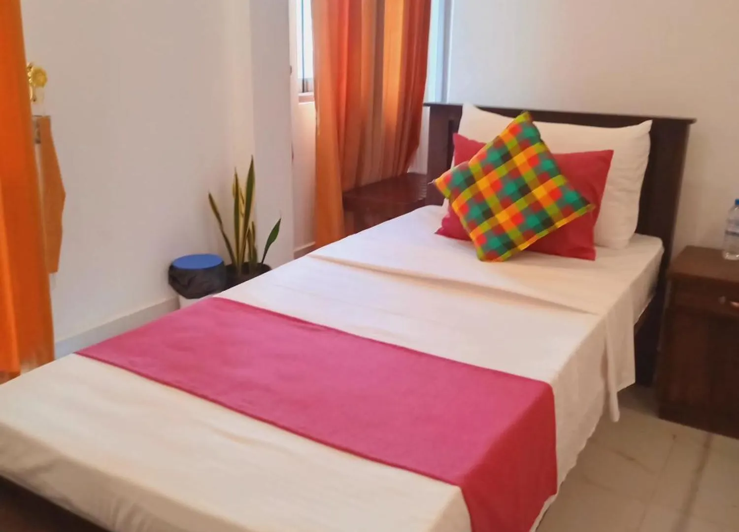 Sri White Villa Airport Boutique Hotel Katunayake Guest house